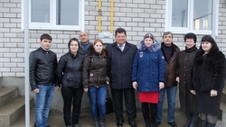 В Курской на Новый год сироты получили квартиры