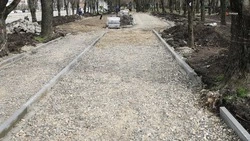 Ремонт пешеходной дорожки завершают в селе Русском 